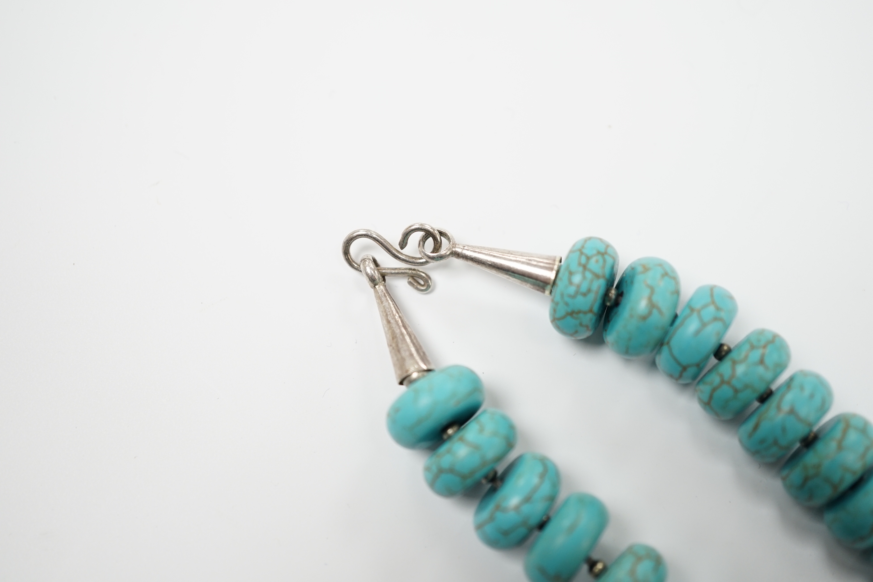 A Navaho turquoise necklace, 45cm.